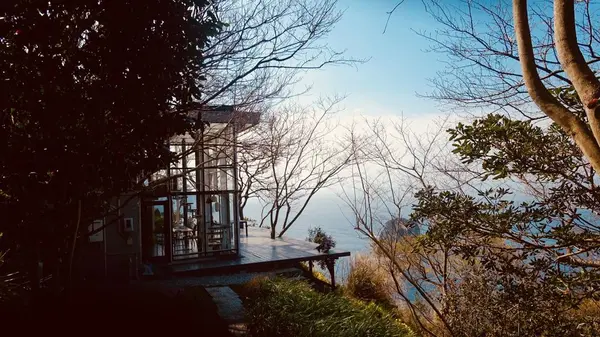 こんな場所に建ってます。