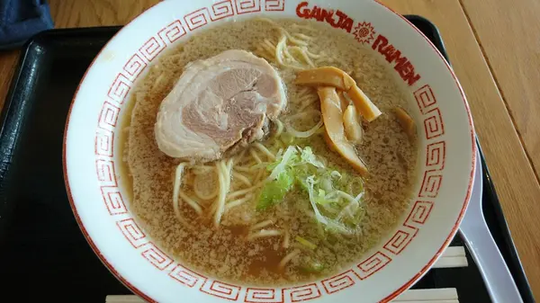 有名店だけに期待が大きい  ここのラーメンは開店時初期の味を出していると言う
