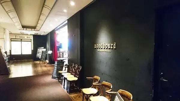 昼と夜で雰囲気が変わるお店