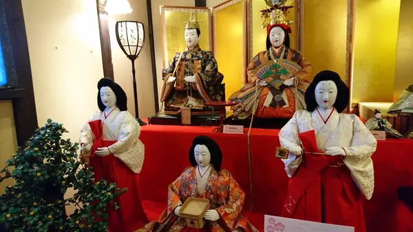この写真のひな人形が日本で一番デカい