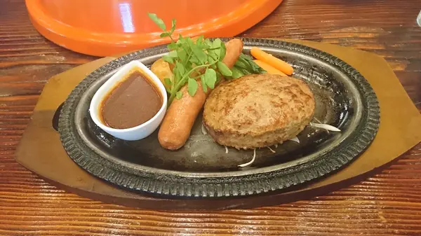 ハンバーグ　スープセット　１６５０円  ライス大盛り　１００円