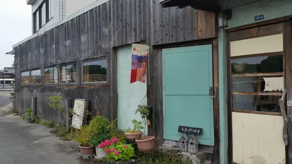 倉庫感の残る建物
