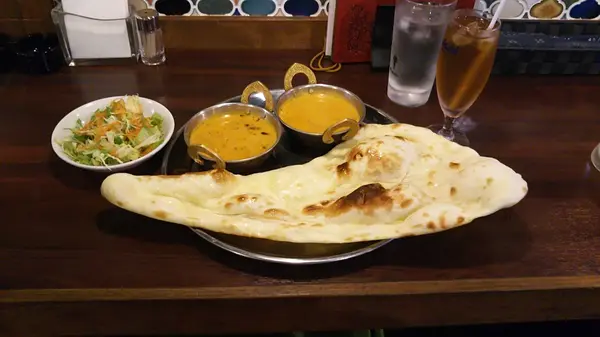 カレー２種のナンセット