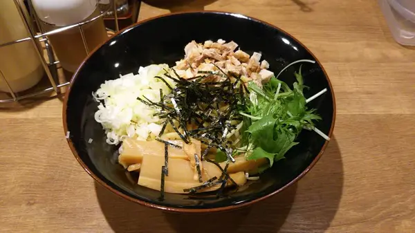 東京の名物であるすためしと油そば