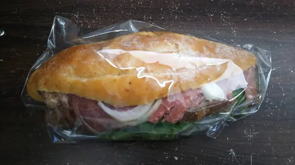 食パンやあんぱん、カレーパン、クリームパン、メロンパン、サンドイッチなど