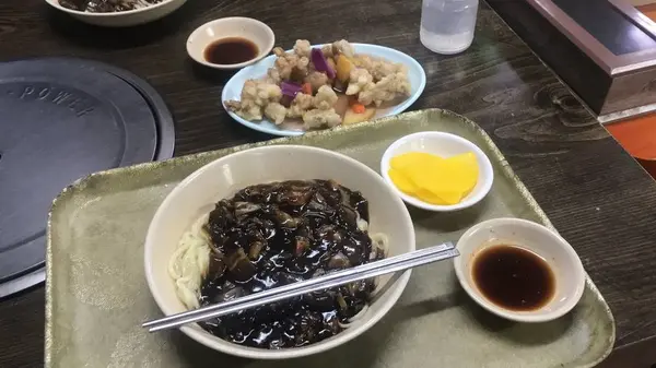 ジャージャー麺とタンスユク