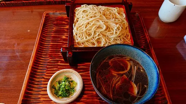 僕は鴨せいろ　1100円を注文  着丼まで10分もかからない