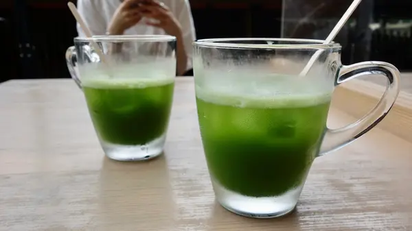 冷たいお抹茶を