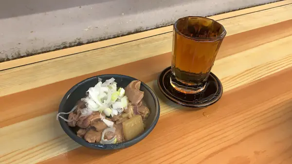 モツ煮こみ(170円)と梅割り(250円)