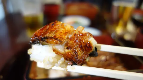 こんなふわふわな鰻初めて食べた。