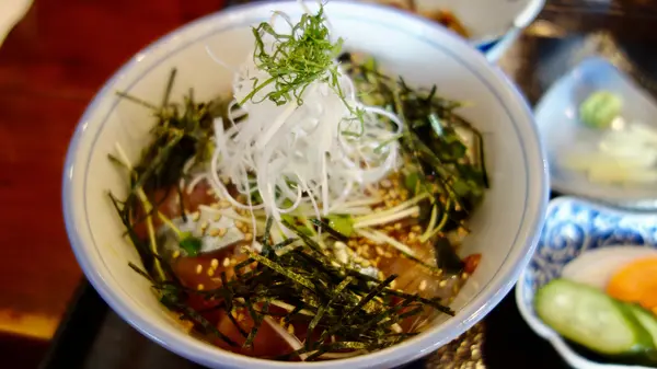 極上さばの漬丼定食(1300円)