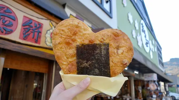 可愛いハート型のお煎餅
