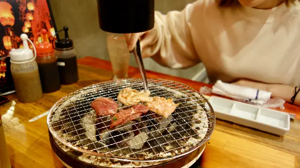 さっそく網の上で焼いていきます！