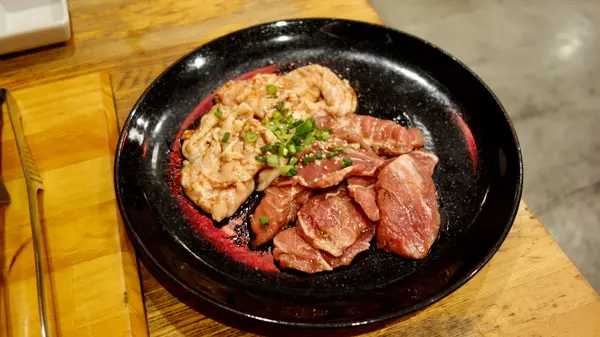 生モツ(480円)／カシラ(440円）