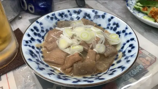もつ煮込み(330円)