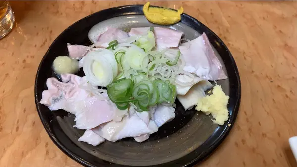 豚ガツ生(360円)