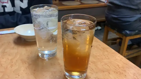 焼酎ハイボール(250円)とウーロンハイ(250円)