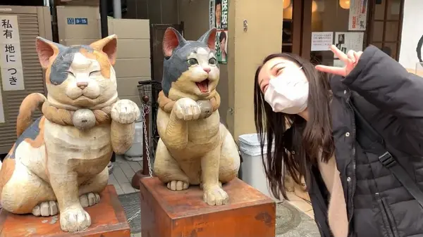 商店街内に猫のオブジェが！