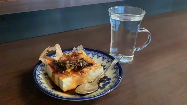 お豆腐(390円)麦焼酎お湯割り(480円)