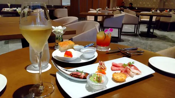 超豪華なラウンジ飯
