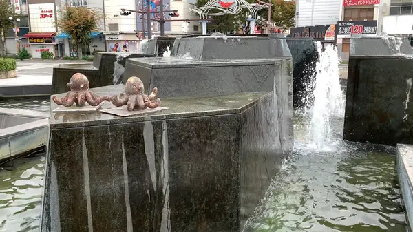 タコの街三原ということで、噴水に🐙