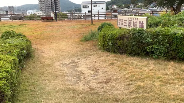 石垣の上