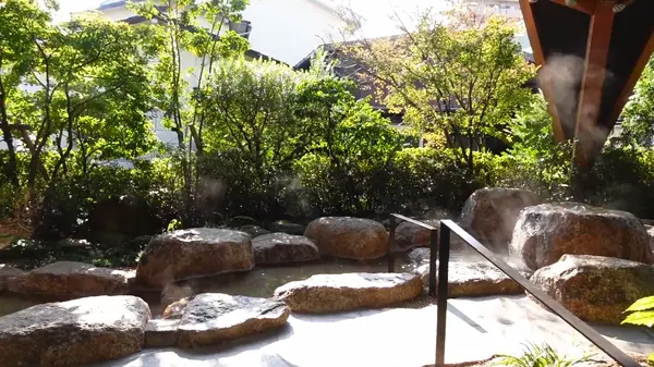 屋外の足湯【四季の湯】