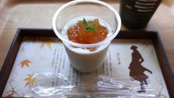 中也のプレミアムアップルヨーグルト「秋になる朝」敷紙付き/ 450円