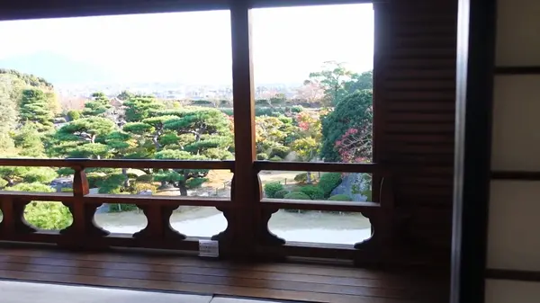 博物館側から見た庭園