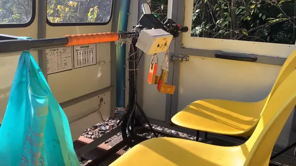 トロッコ車内