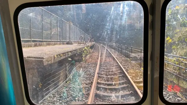 線路を走っていく