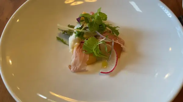 チーズの香りの良い、柿を使ったサラダ🥗