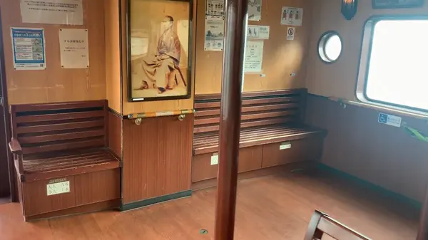 レトロな雰囲気の船内