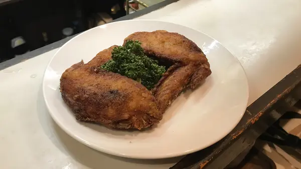 赤手羽揚げ 400円