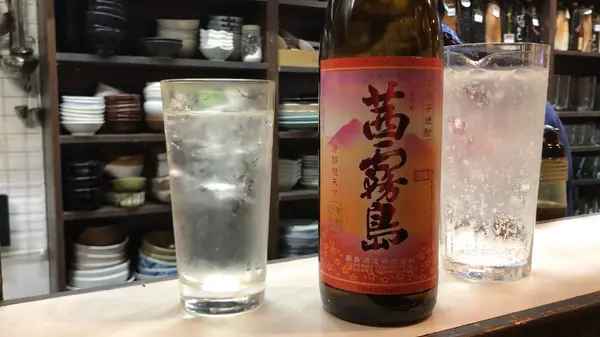 茜霧島の炭酸割り(茜ッキリボール)　550円