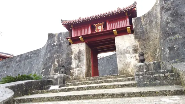 第二の門・瑞泉門(ずいせんもん)