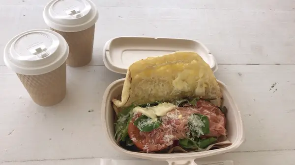パニーノ 生ハムサラダ