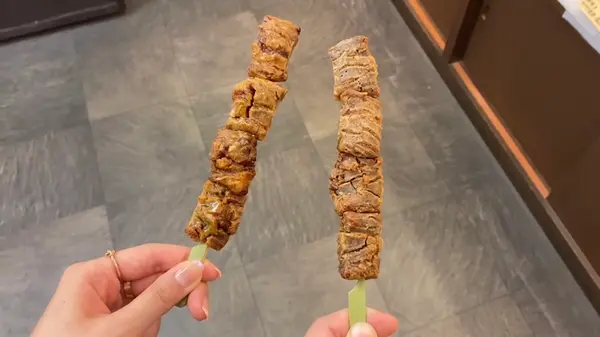 甘口醤油 ¥200、わさび醤油 ¥220
