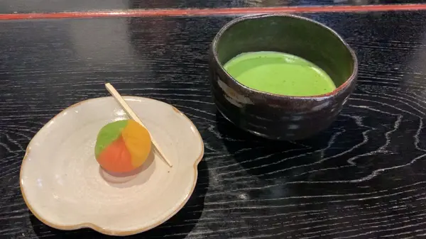 抹茶Hot ¥400、上生菓子 ¥450