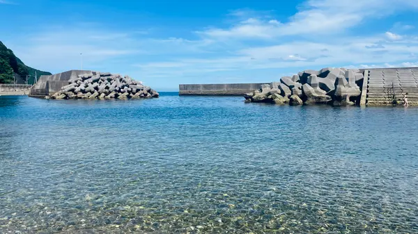 驚くほど透明度の高い海。