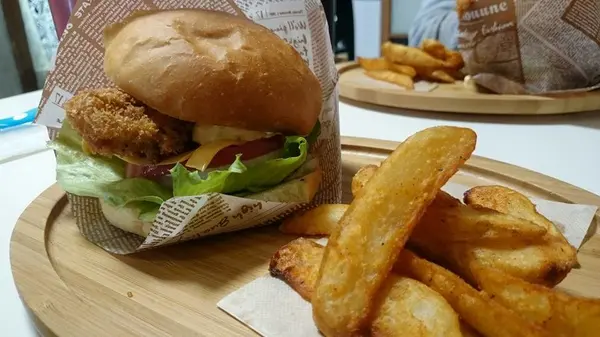 淡路島で獲れた魚をバーガーで
