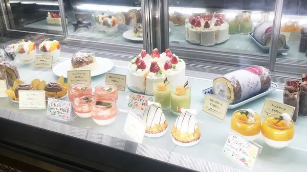生菓子も焼き菓子も