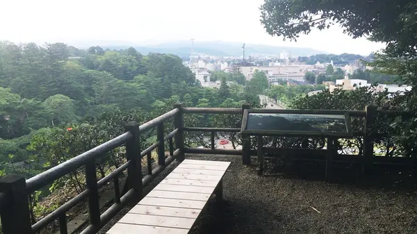 そこを進むと辰巳櫓跡