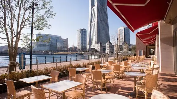 運河沿いのテラス席