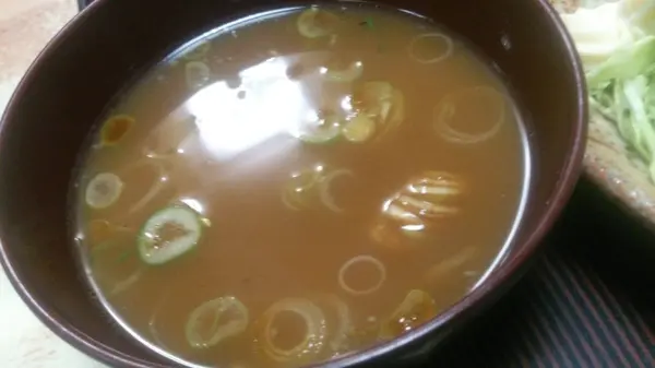 オムライスに添えられたスープに感嘆する