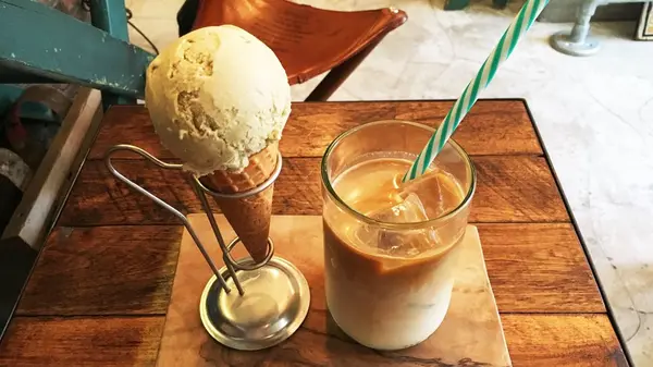 アイスカフェオレとピスタチオのアイスクリーム