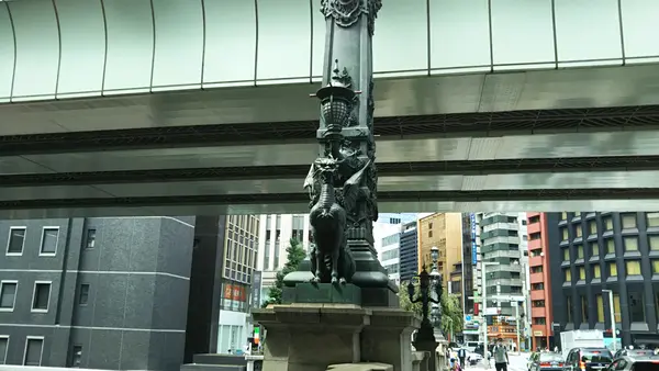 獅子像と麒麟像