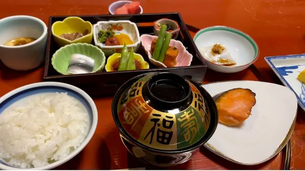 朝食もこんなに豪華な和食！