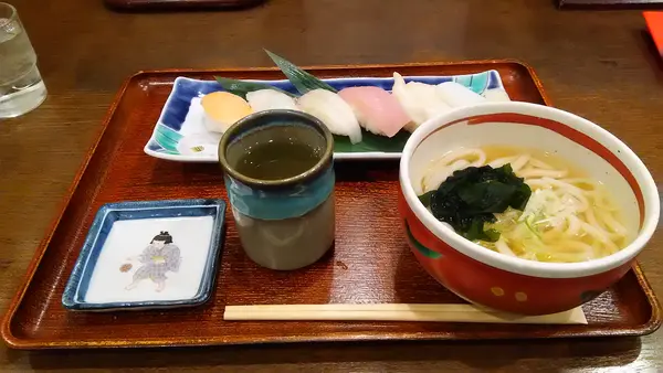 おまかせの寿司と自家製麺のうどん・そば