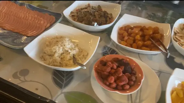朝食はバイキング形式